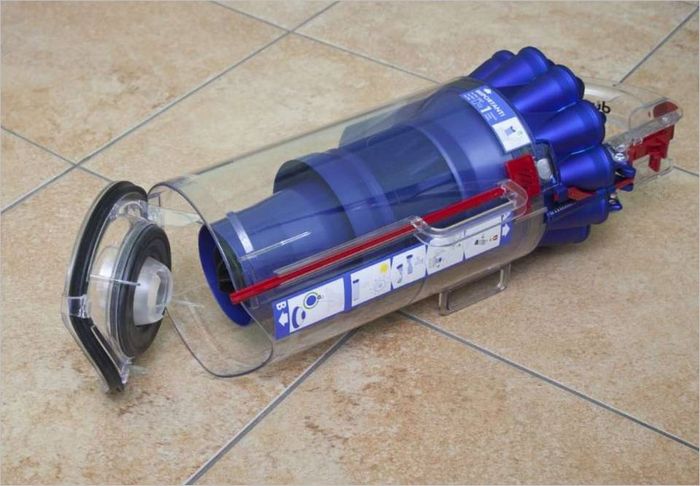 Dyson DC42 AllergyDyson_DC42_Allergy_8 test af en opretstående støvsuger