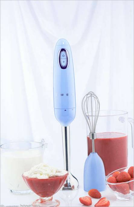 Smeg HBF02 blender