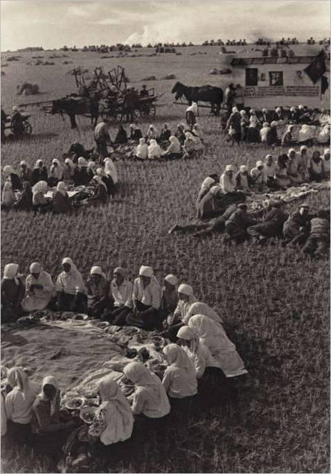 Frokost i marken. 1934