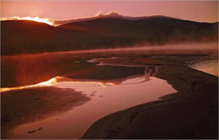 Søen ved floden Chuna. Solnedgang 