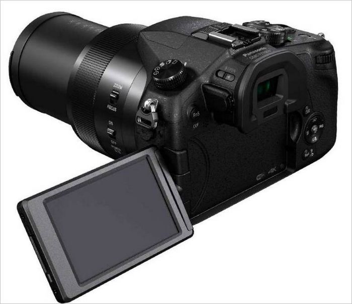 Panasonic DMC-FS1000: LCD-flip-ned-visning