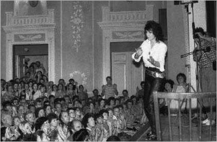 En tale af Juna Davitashvili i den centrale foredragssal i Leningrad. 5. juli 1989